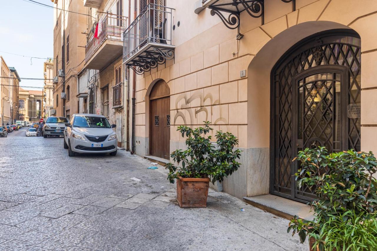 La Casetta Al Massimo By Domusicily Palermo Bagian luar foto